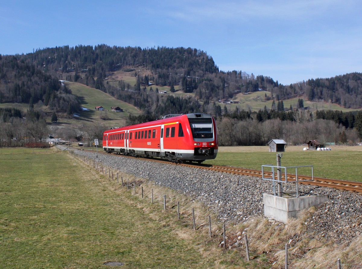 Der 612 124 als RE nach Oberstdorf am 27.02.2016 unterwegs bei Oberstdorf.