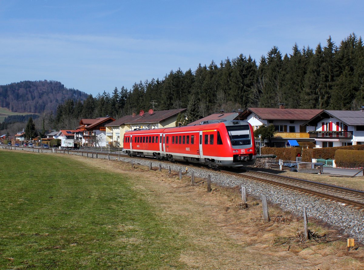 Der 612 124 als RE am 27.02.2016 unterwegs bei Oberstdorf