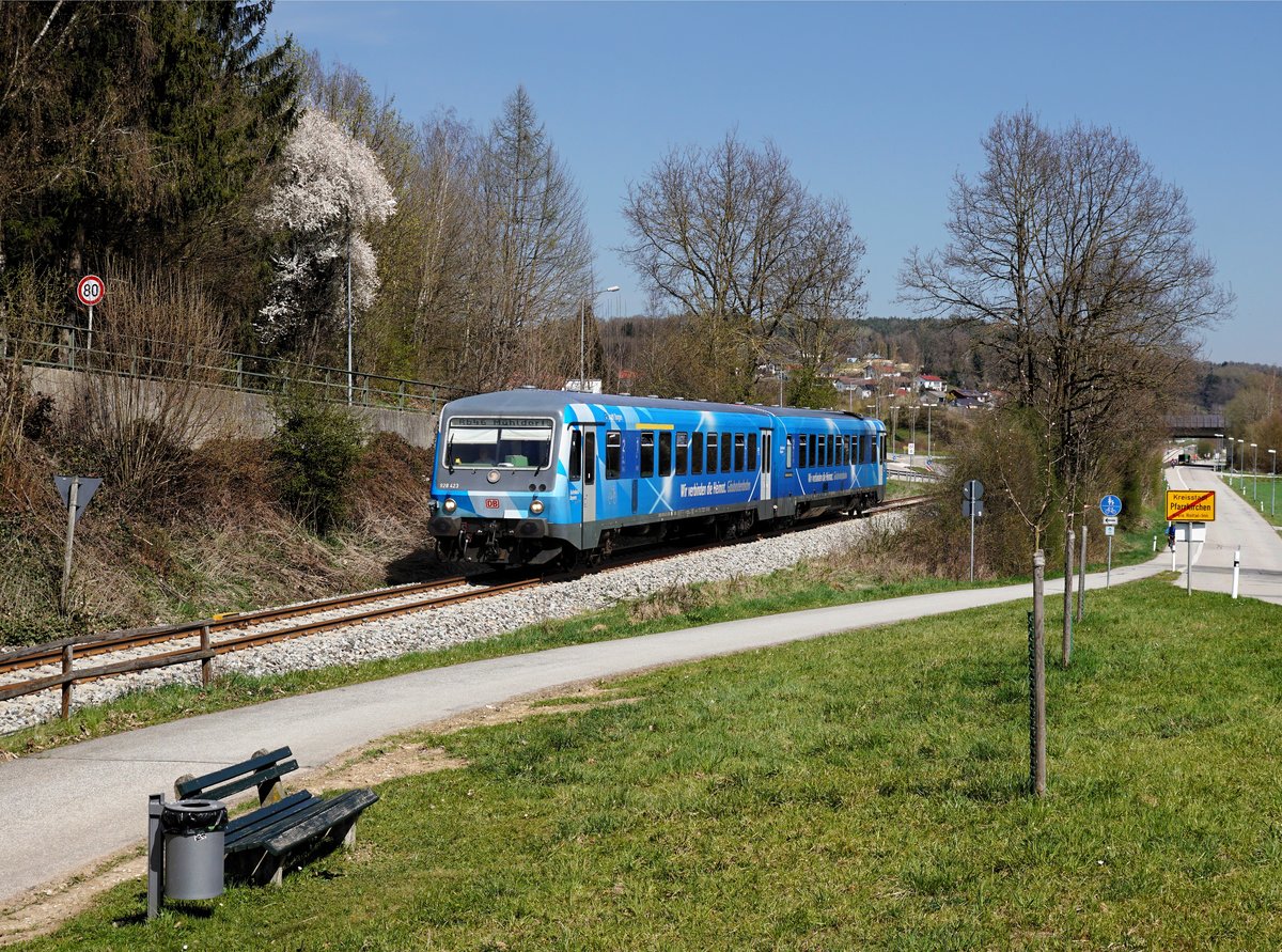 Der 628 423 als RB nach Mühldorf am 11.04.2021 unterwegs bei Pfarrkirchen.