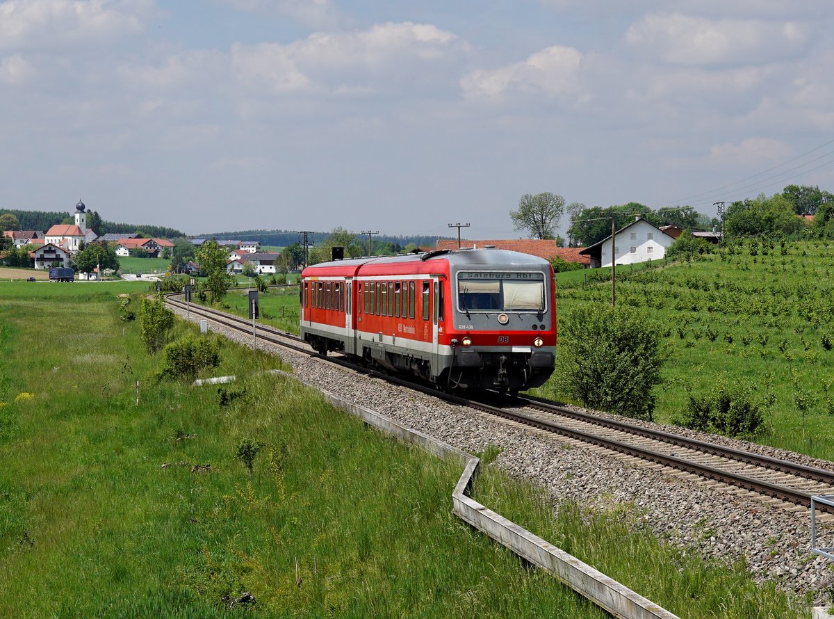 Der 628 438 als RB nach Salzburg am 24.05.2019 unterwegs bei Neumarkt-St. Veit.