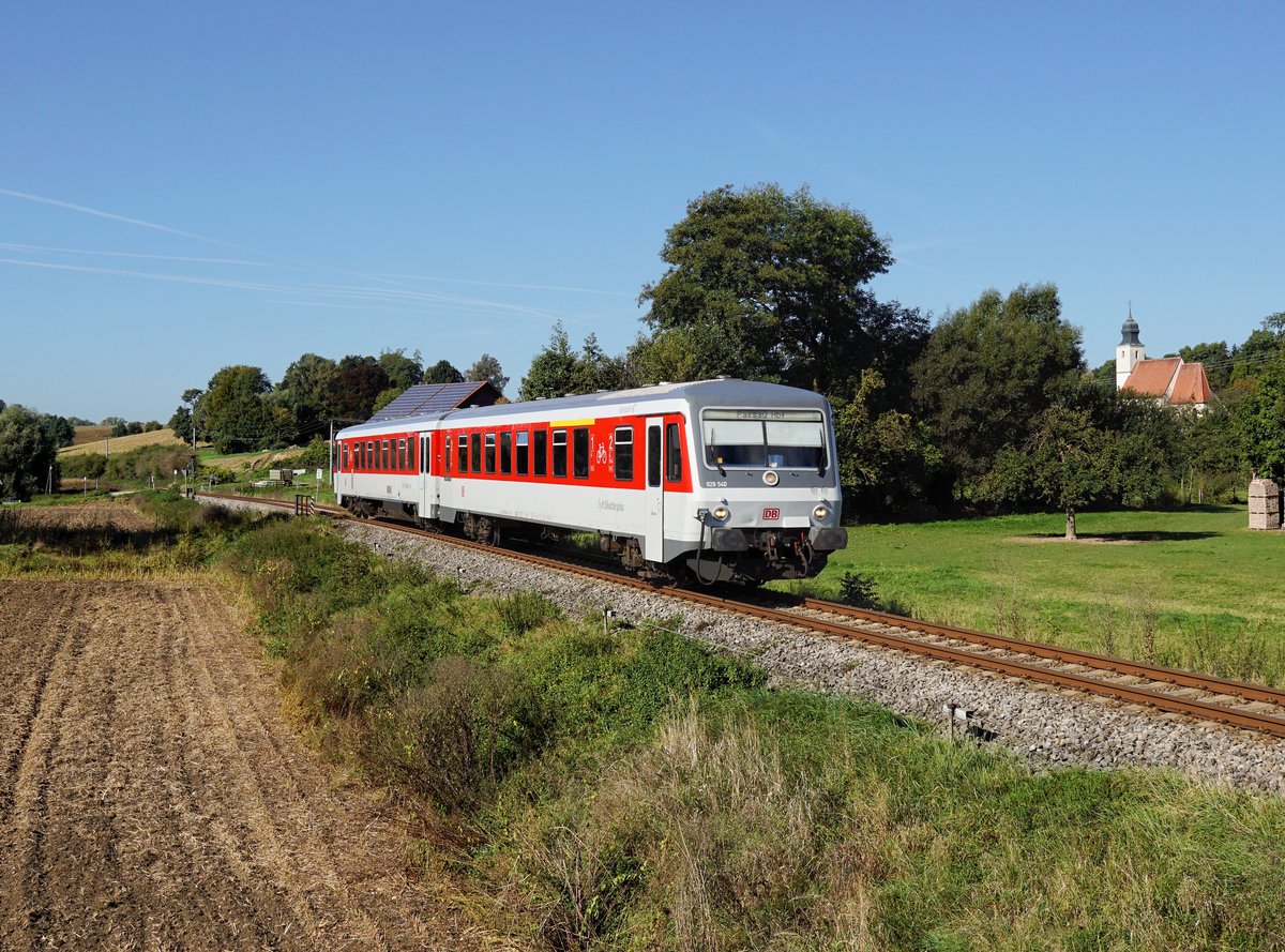 Der 628 540 als RB nach Passau am 29.09.2019 unterwegs bei Sulzbach am Inn.