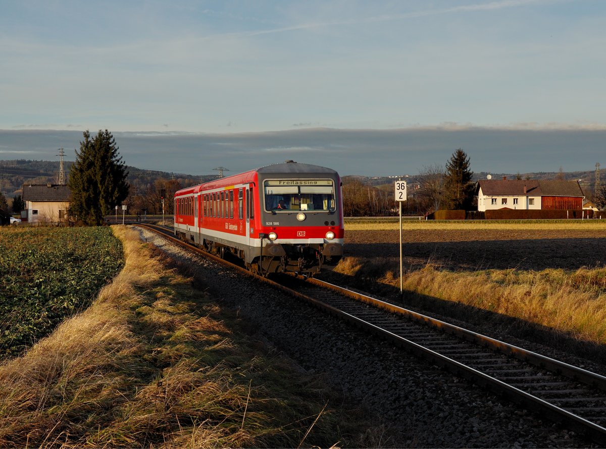 Der 628 586 als REX nach Freilassing am 31.12.2017 unterwegs bei Braunau.