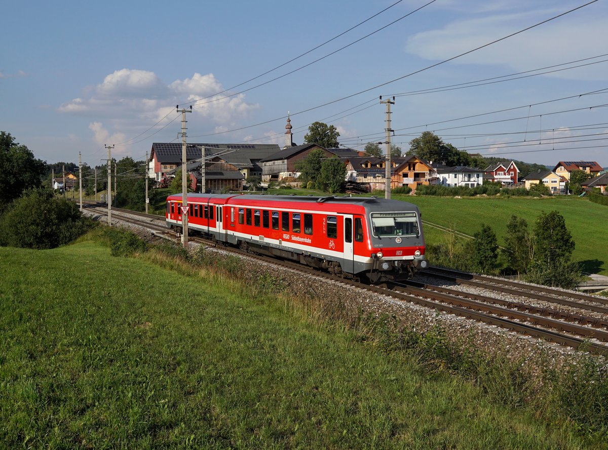 Der 628 589 als REX nach Freilassing am 27.07.2018 unterwegs bei Weng.