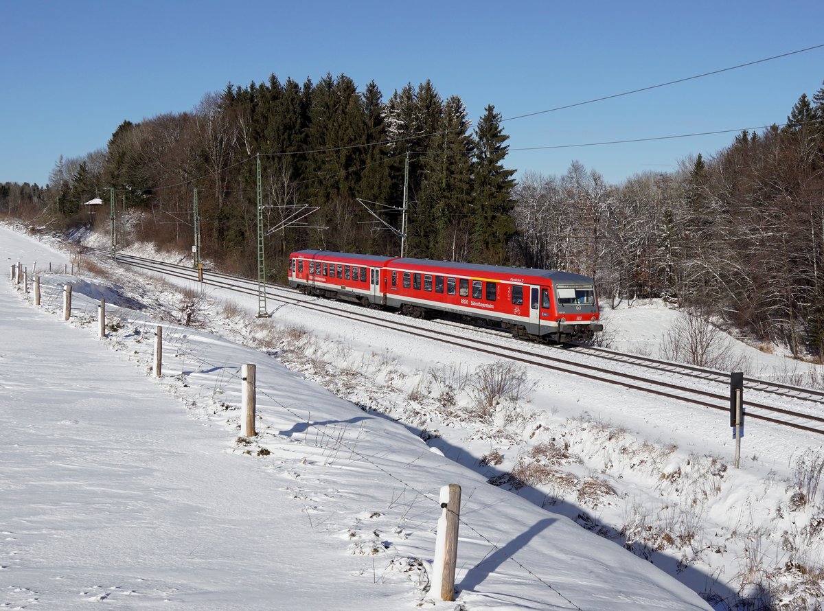 Der 628 591 als RB nach Traunstein am 29.12.2017 unterwegs bei Rückstetten.