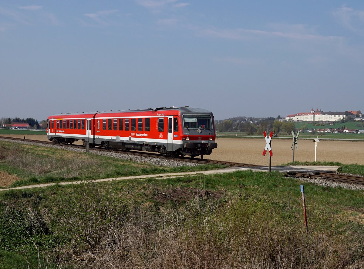Der 628 626 als RB nach Bogen am 09.04.2017 unterwegs bei Mallersdorf.