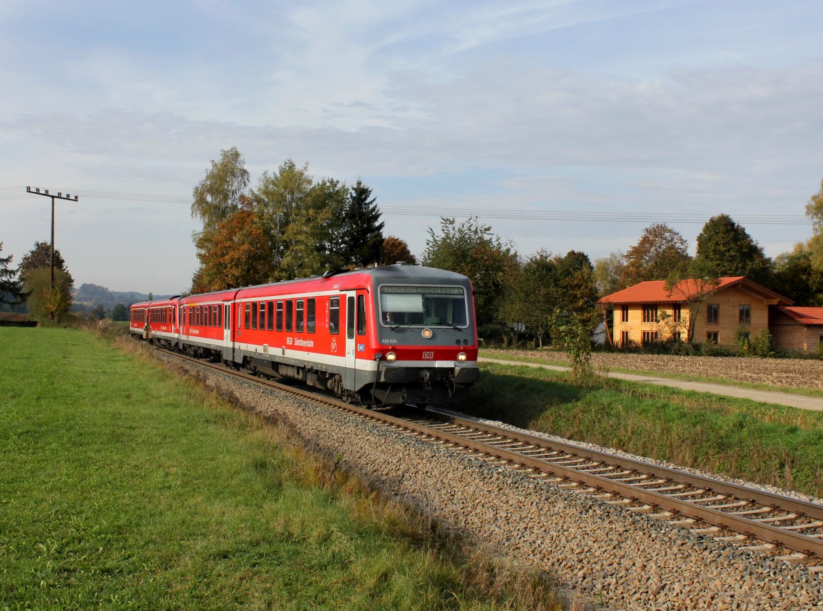 Der 628 629 als RE nach Mhldorf am 20.10.2013 unterwegs bei Dorfen.