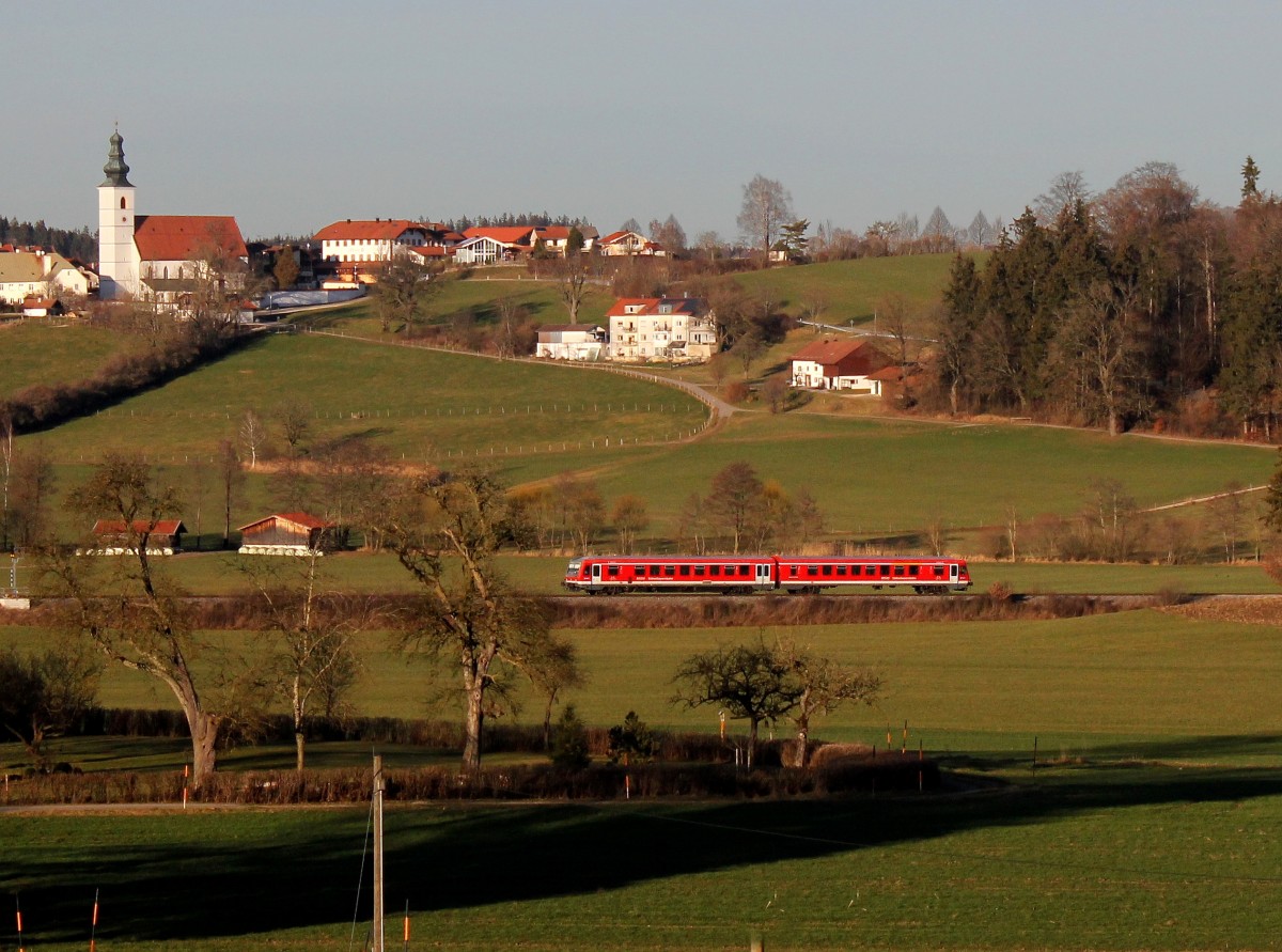 Der 628 629 las RB nach Traunstein am 26.12.2015 unterwegs bei Unteraschau.