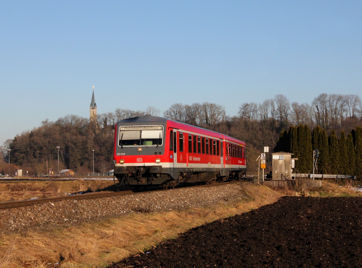 Der 628 649 als RB nach Mühldorf am 20.02.2015 unterwegs bei Tüßling.