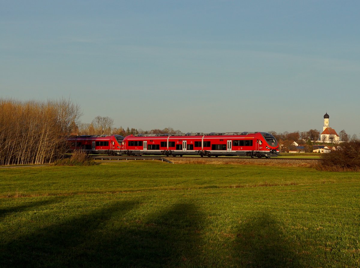 Der 633 042 als RE nach Kempten am 14.11.2020 unterwegs bei Buchloe.