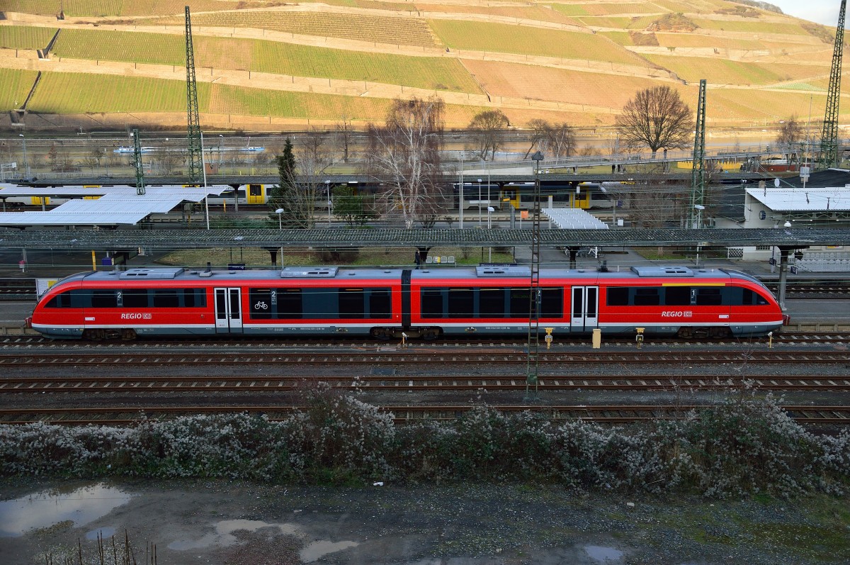 Der 642 028-4 steht hier in Bingerbrück auf seinen Abfahrbefehl nach Kaiserslautern wartend. 2.2.2014