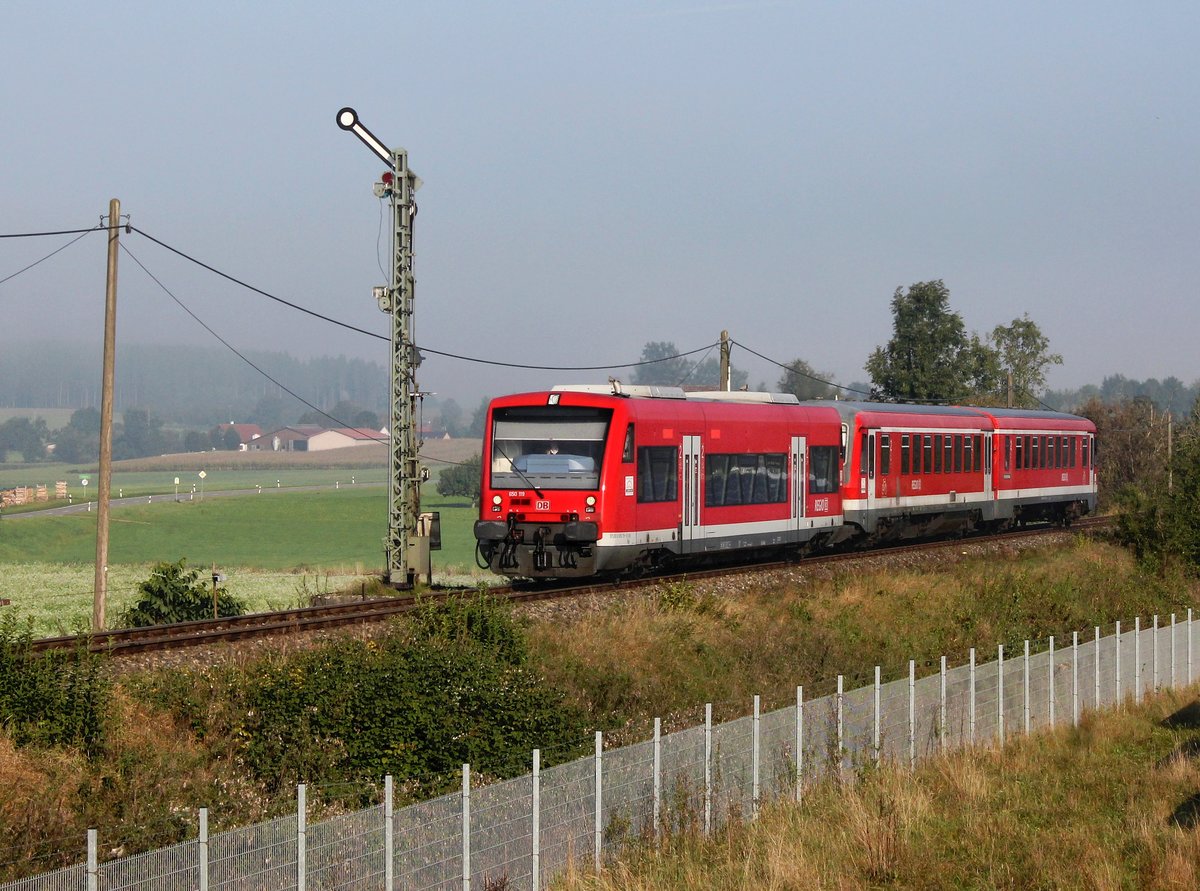 Der 650 119 und der 628 544 als RB nach Lindau am 25.09.2016 unterwegs bei Roßberg.