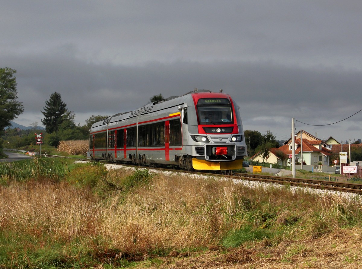 Der 7022 001 als Pu nach Čakovec am 05.10.2015 unterwegs bei Sveti Ilija.