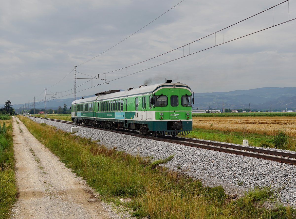 Der 711 001 am 08.07.2017 unterwegs bei Cirkovce.