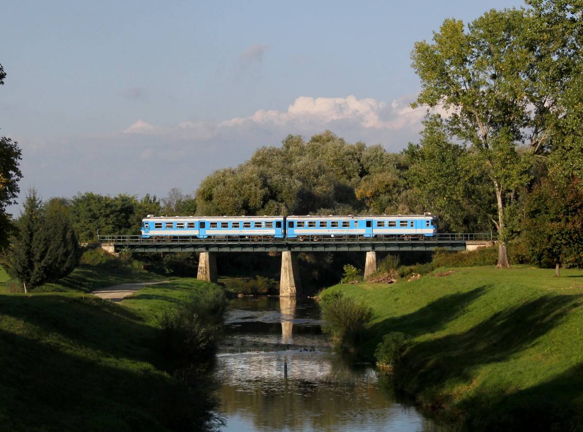 Der 7121 008 als Pu nach Koprivnica am 05.10.2015 unterwegs bei Ludbreg.