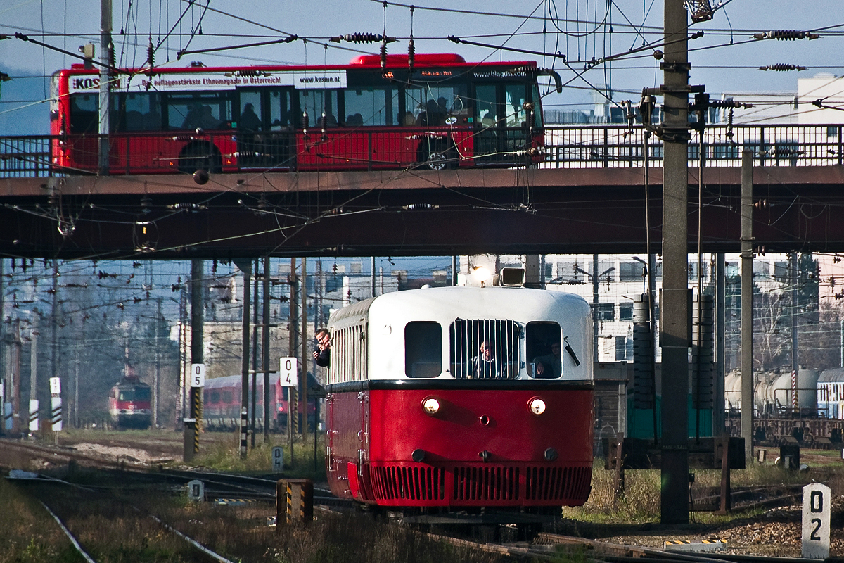 Der 80-jährigen Árpád Dieseltriebwagen war am 13.12.2014 von Budapest Keleti Railway Station nach Wien Westbahnhof unterwegs und konnte kurz vor seinem Ziel in Wien Penzing fotografisch festgehalten werden.