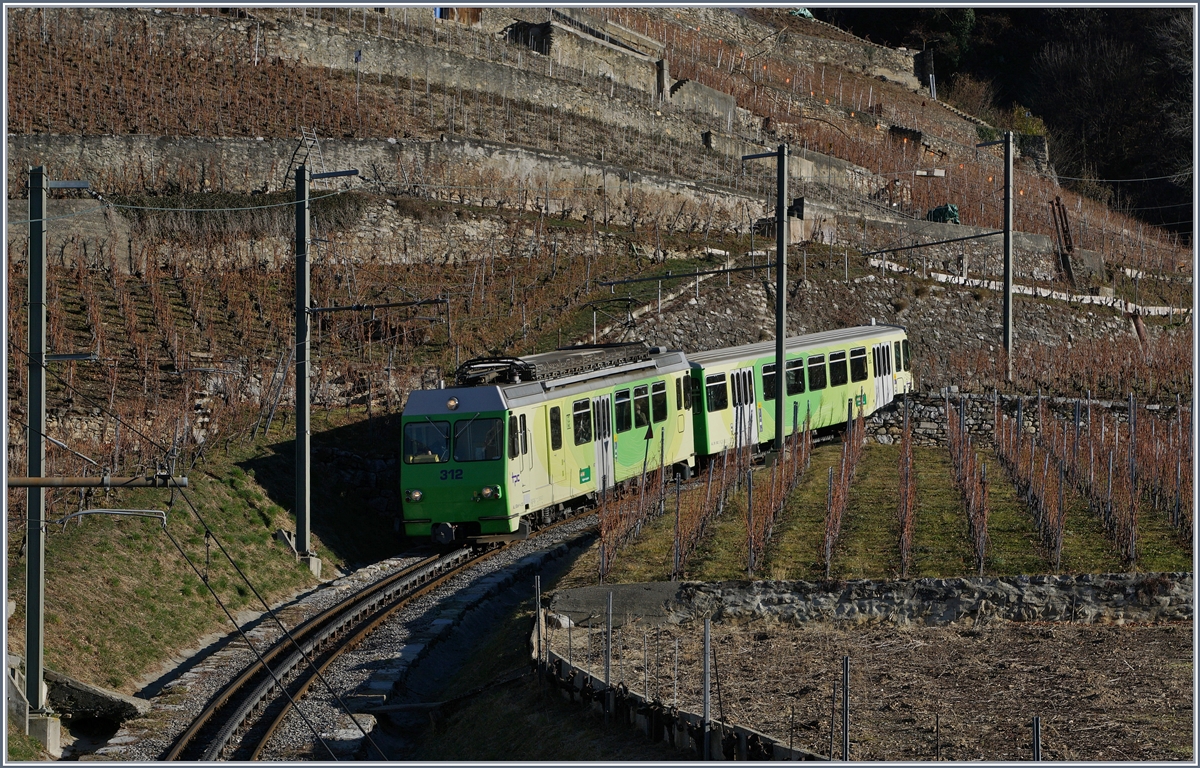 Der A-L Regionalzug 337, von Leysin kommend, erreicht in Kürze den Halt Aigle-Dépot AL, wo dann für die Weiterfahrt eine Spiztkehre nötig ist.
14. Dez 2016   