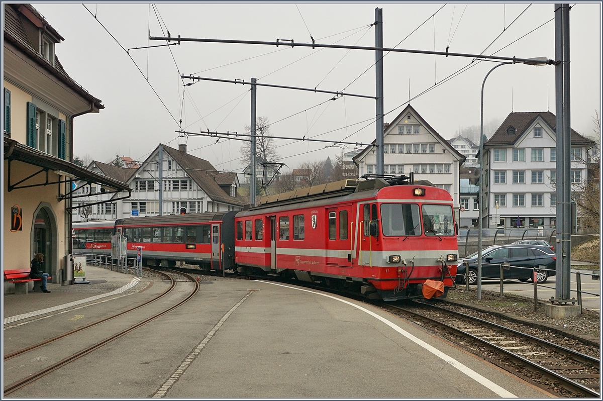 Der AB BDeh 4/4 11 erreicht mit seinem Regionalzug von St.Gallen nach Appenzell Teufen. 

17. März 2018