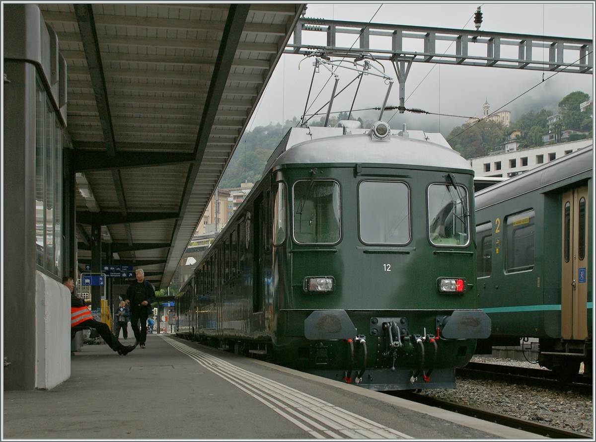 Der ABDe 4/4 N° 12 der VH MThB ist auf seiner Herbstfahrt in Locaro eingetroffen.
15. Sept. 2013