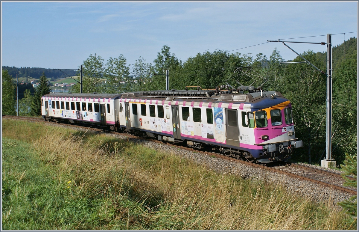 Der ABDe 534 316-1 mit seinem Bt (beide ex MThB) als Regionalzug 4214 kurz nach Le Pont auf der Fahrt nach Vallorbe.
16. August 2009