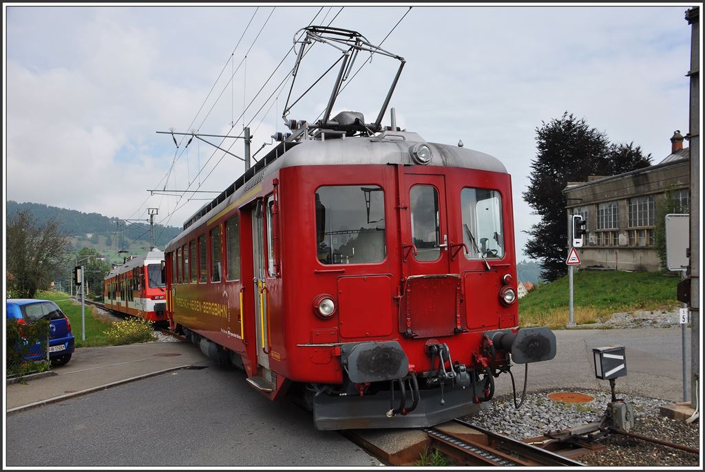 Der ABDeh 2/4 24 und der BDeh 3/6 25 tauschen ihre Plätze in Heiden, (18.08.2015)
