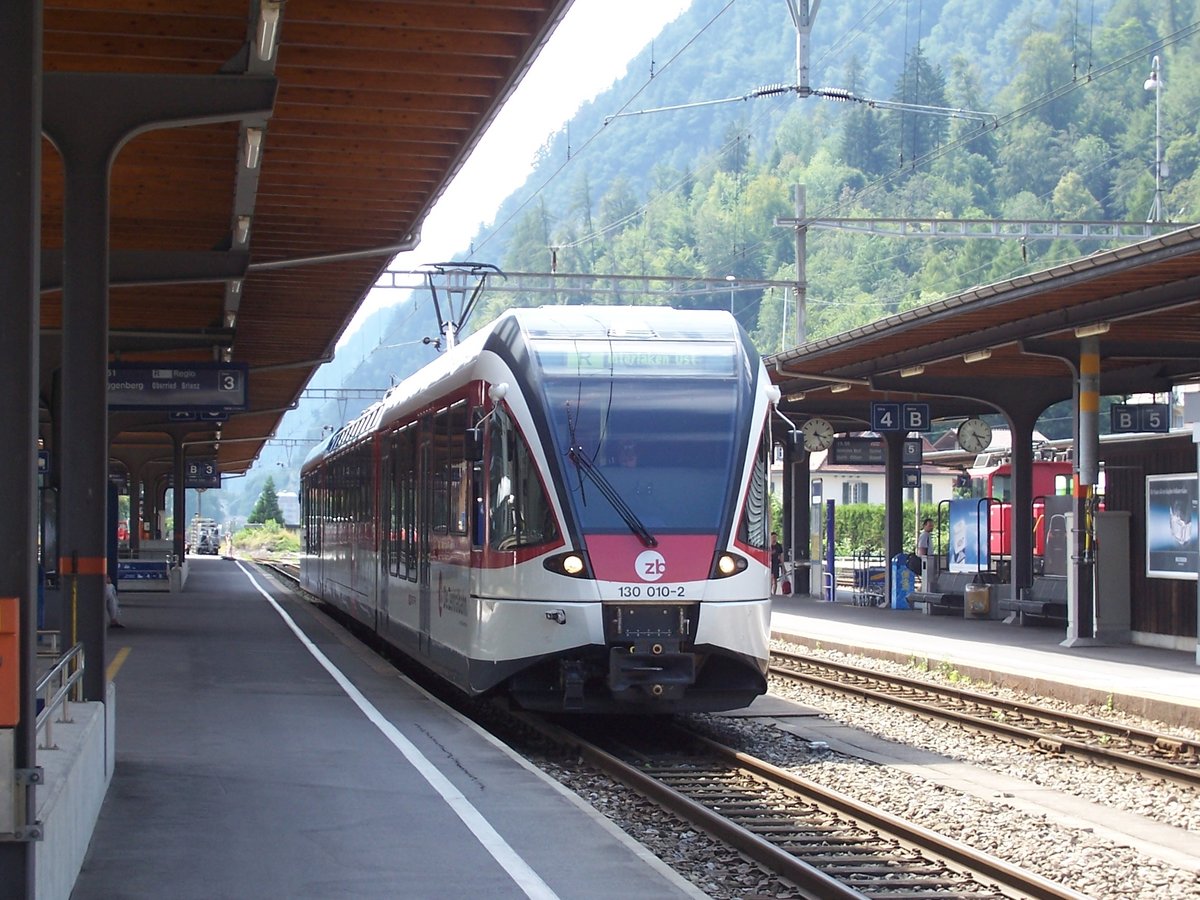 Der ABe 130 010 steht in Interlaken Ost bereit und wartet auf die Abfahrt nach Meiringen.

Interlaken Ost, 27.07.2006