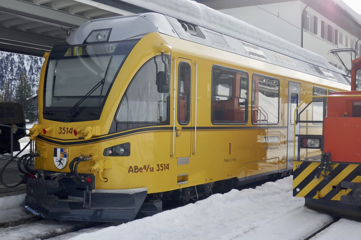 Der ABe 4/4 35014 im Design der damaligen Berninabahn am 26.12.23 im Bahnhof Arosa.