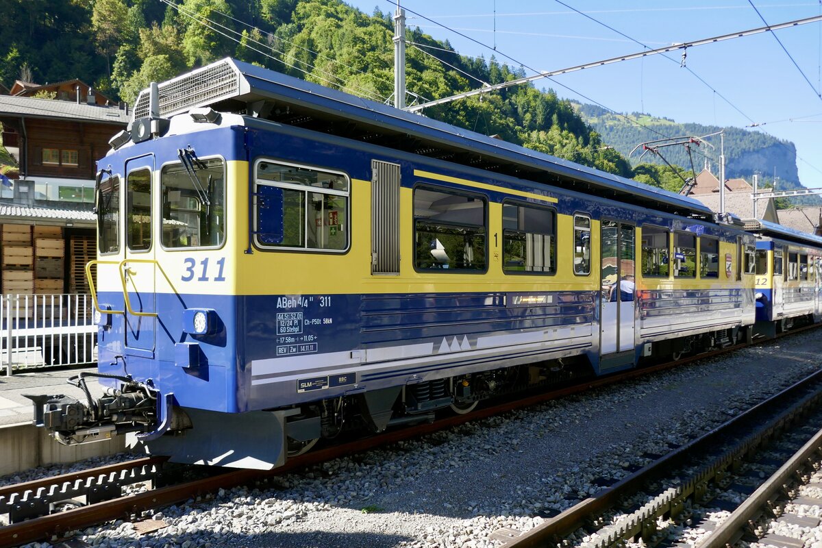 Der ABeh 4/4 II 311  Grindelwald  der am 19.9.25 zum letzten mal im Bahnhof Lauterbrunnen steht.