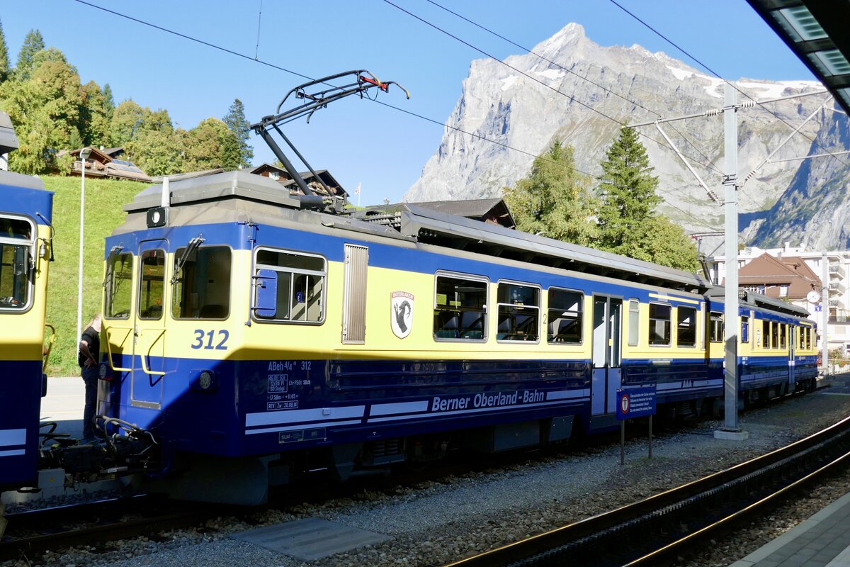 Der ABeh 4/4 II 312  Interlaken  am 19.9.25 im Bahnhof Grindelwald.