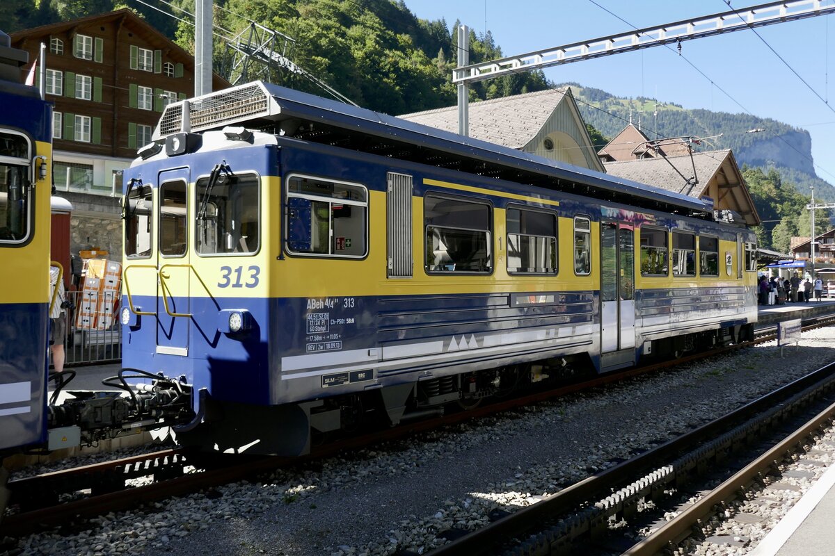 Der ABeh 4/4 II 313  Lauterbrunnen  am 19.9.25 zum letzten mal im Namensgebenden Ort Lauterbrunnen.