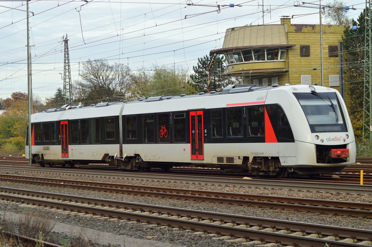 Der Abellio-Triebwagen 648 508-7 ist im Solinger Hbf am Sonntag den 9.11.2014 abgestellt.