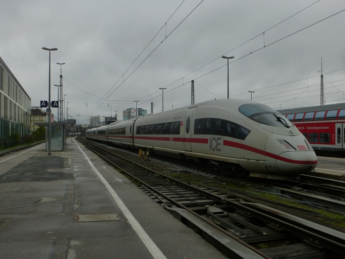 Der abgestellte ICE  Linz am Rhein  stand am 02.05.2015 abgestellt im Münchner Hauptbahnhof.