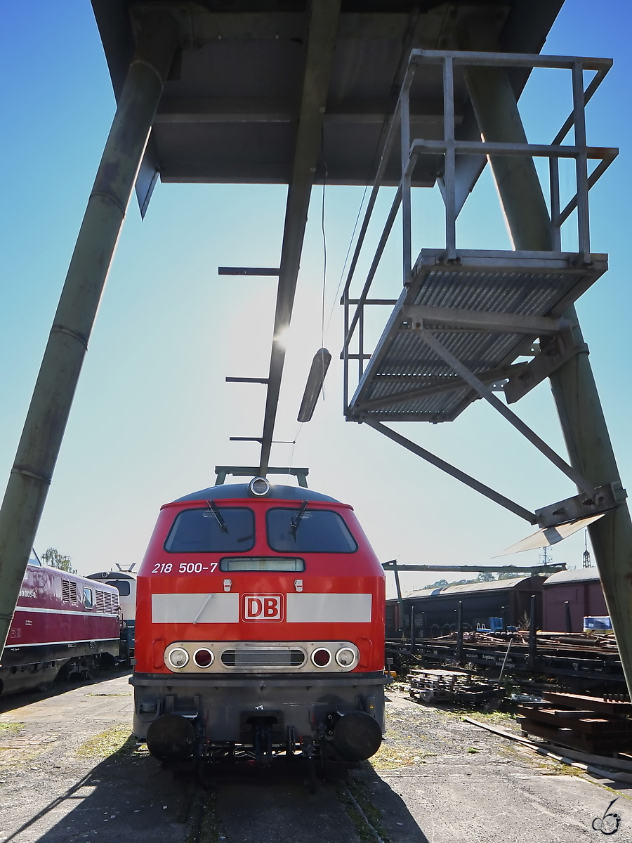 Der abgetrennte Führerstand der Diesellokomotive 218 500-7 ist Teil der Ausstellung im DB-Museum Koblenz. (September 2021)