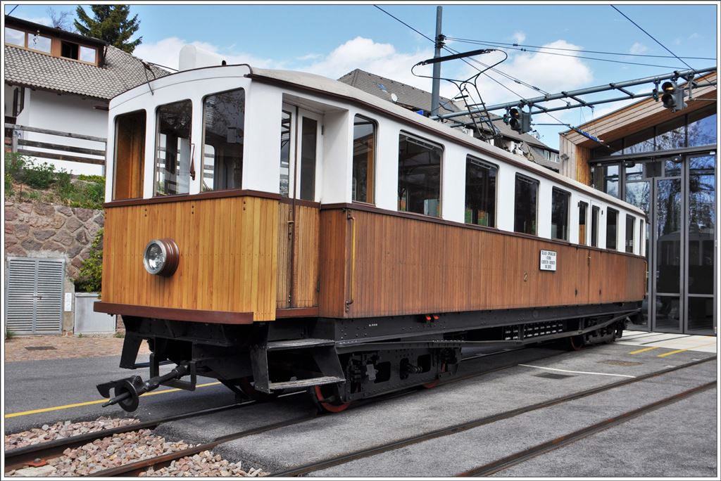 Der Alioth Triebwagen vor dem Depot in Oberbozen. (16.04.2016)