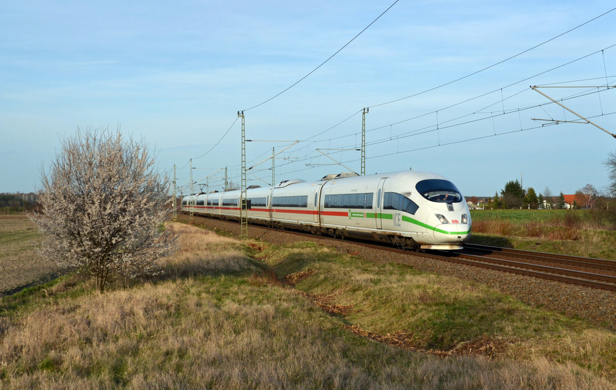 Der als ICE 1007 verkehrende Klimaschützer rollte am 15.03.20 mit einem gut gelaunten Fahrer durch Gräfenhainichen Richtung Halle(S). Gruß zurück!