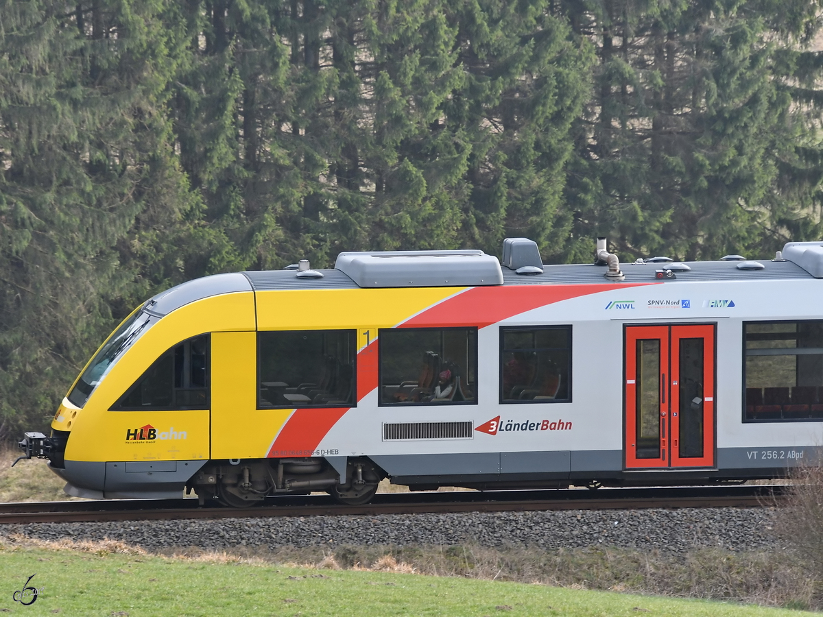 Der Alstom Coradia LINT 41 VT 256 der Hessische Landesbahn auf dem Weg nach Erndtebrück. (Lützel, März 2019)
