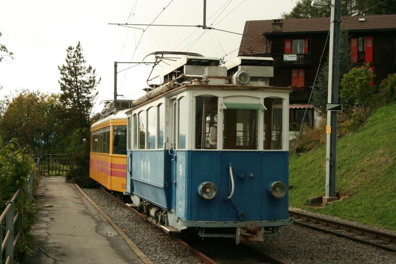 Der alte Be 2/2 abgestellt im Bahnhof Gryon, dem ehemaligen Ausgangspunkt der Strassenbahn Gryon-Villar sur Ollon; 11.10.2013