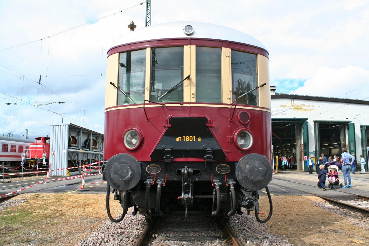 Der alte Haltinger elT 1801a am Nachmittag des 15.09.13 anlsslich des 100. Geburtstag des Badischen Bahnhofs ausgestellt im Fernverkehrswerk Basel.