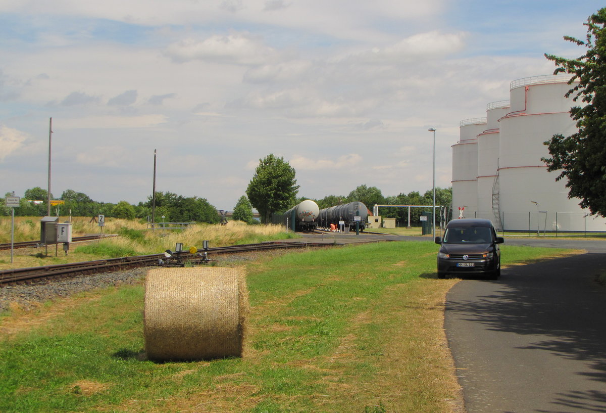 Der Anschluss zum UNITANK-Tanklager am 11.07.2016 in Emleben.