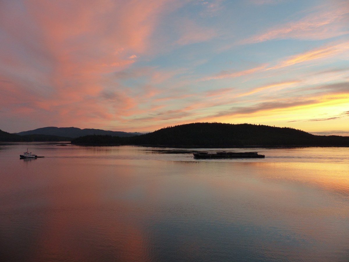 Der AquaTrain ist eine von der CN betriebene Eisenbahnfhre die zwischen Prince Rupert, British Columbia und Whittier, Alaska pendelt. Diese Verbindung ist etwa 1500 km lang und es knnen bis zu 50 Waggons transportiert werden. Fotografiert am 15.08.2013 nrdlich von Ketchikan.