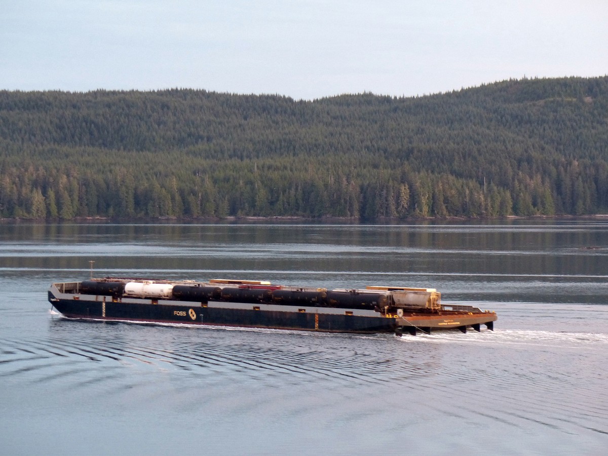 Der AquaTrain ist eine von der CN betriebene Eisenbahnfhre die zwischen Prince Rupert, British Columbia und Whittier, Alaska pendelt. Diese Verbindung ist etwa 1500 km lang und es knnen bis zu 50 Waggons transportiert werden. Fotografiert am 15.08.2013 nrdlich von Ketchikan.