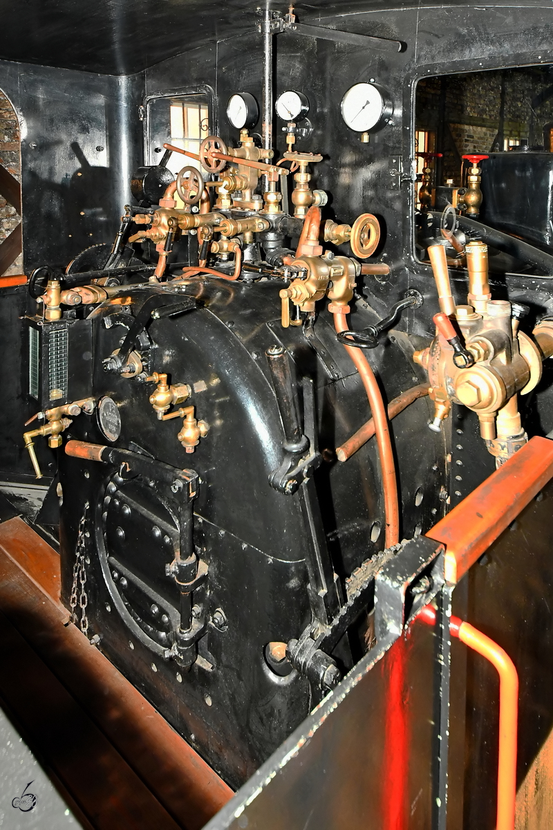 Der Arbeitsplatz der Dampflokomotive 2821/93  Nr. 9 . (Museum der Ischler Bahn in Mondsee, August 2020)