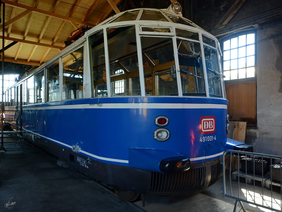 Der auch als  Gläserner Zug  bekannte Triebwagen 491 001-4 wurde 1935 als ET 91 01 für Deutschen Reichsbahn gebaut und war bis zu einem tragischen Unfall im Dezember 1995 auf vielen Strecken in Deutschland, Österreich und der Schweiz unterwegs. (Bahnpark Augsburg, Juni 2019)