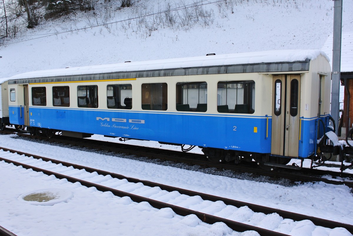 Der auf unbestimmte Zeit abgestellte AB 304 in Gstaad, 24.11.2013. Dieser Wagen trägt sogar noch den alten MOB Schriftzug.