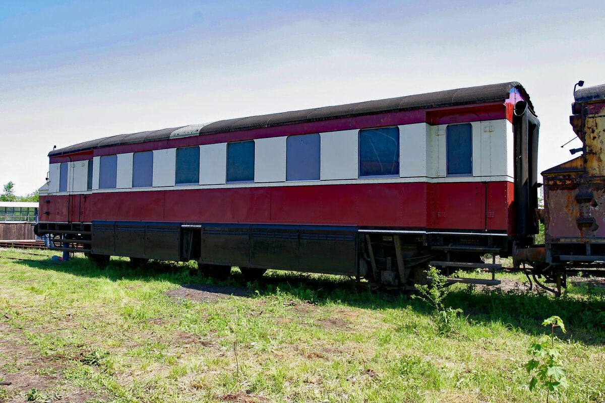 Der aufgearbeitete Teil des Speichertriebwagens mit der DR-Nummer AT 589 am 28.05.2005 beim TEV Weimar.