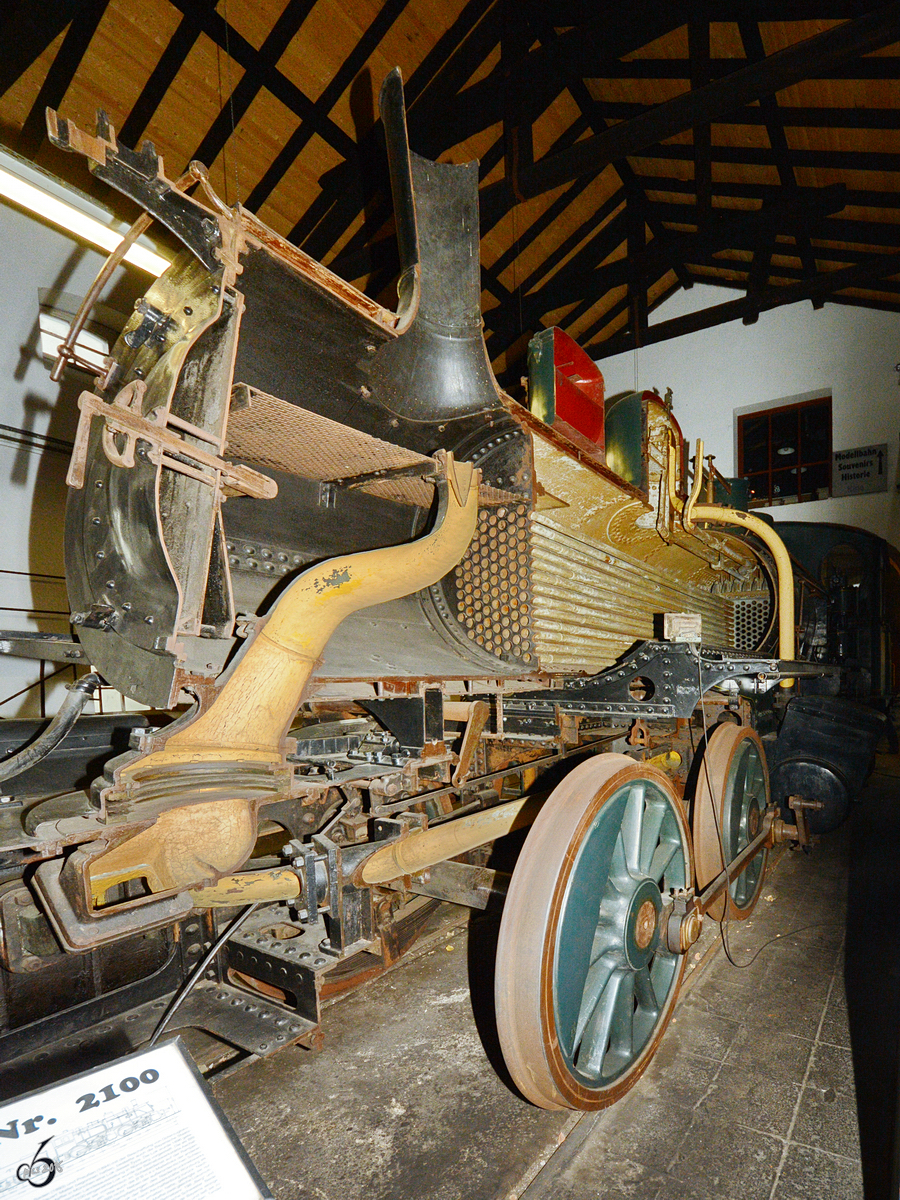 Der aufgeschnittene Kessel der Bayrischen BBI Nr. 2100. (Eisenbahnmuseum Neustadt an der Weinstraße, Dezember 2014)