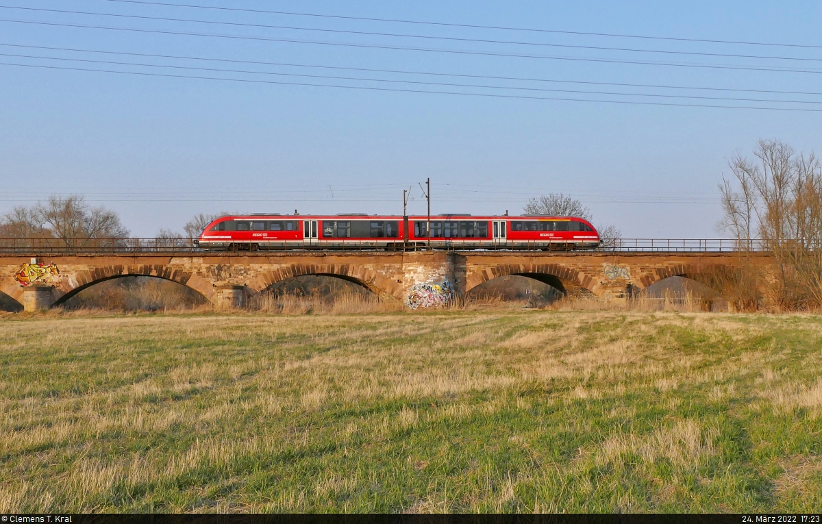 Der aus Nordthüringen kommende 642 009-4 (Siemens Desiro Classic) wird in der Saaleaue östlich von Angersdorf Richtung Halle (Saale) überführt.

🧰 Nordthüringenbahn (DB Regio Südost)
🕓 24.3.2022 | 17:23 Uhr