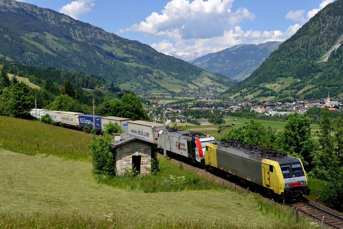 Der Ausflug an die Tauern-Nordrampe am 07. Juni 2014 war nicht gerade von Erfolg gekrönt. Das Verkehrsaufkommen war durchschnittlich und die Bespannungen unspektakulär. Dazu kam noch ziemliches  Wolkenlotto . Höhepunkt war der sogenannte Ekol-Zug. Wenige Sekunden vor Durchfahrt des TEC 41857 setzte sich die Sonne gegen die Bewölkung durch und leuchtete das Gasteinertal komplett aus. Darüber hinaus erfreulich: Die aktuell an Lokomotion verliehene 189 926 leistete 185 664 Vorspann. Aufgenommen wurde das attraktive Tandem bei Anger.
 