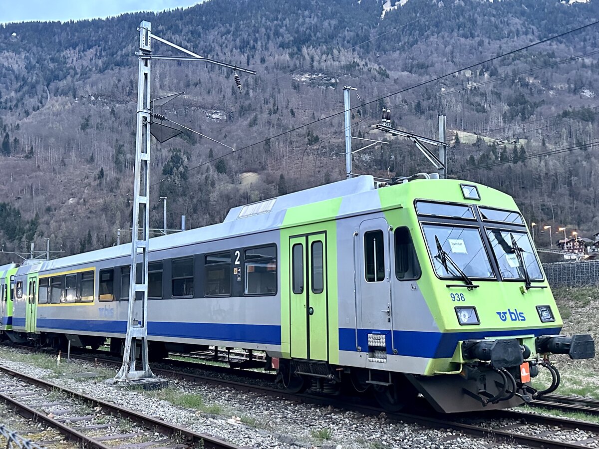 Der ausrangierte BLS ABt 938 der am 23.3.24 hinter Interlaken Ost abgestellt.