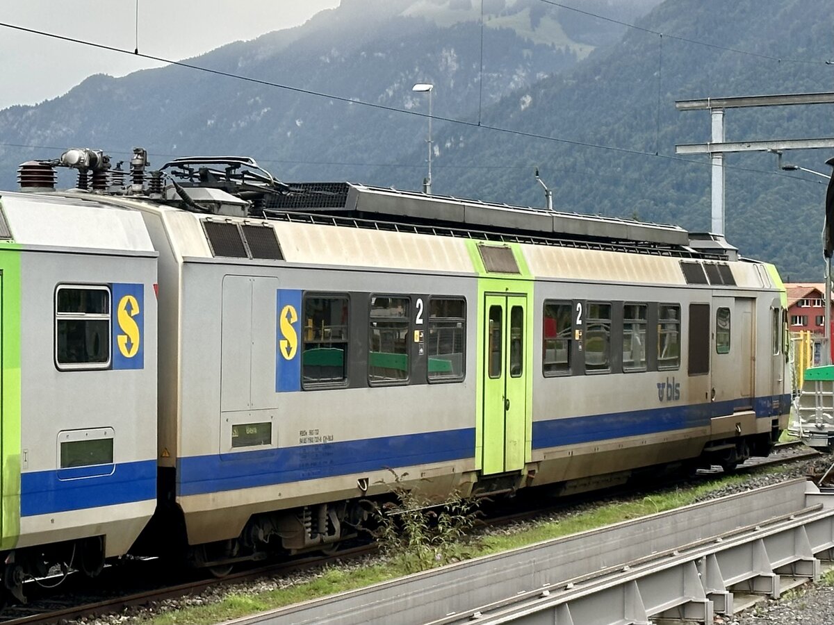 Der ausrangierte RBDe 565 722 der am 12.9.24 bei Interlaken Ost abgestellt ist.