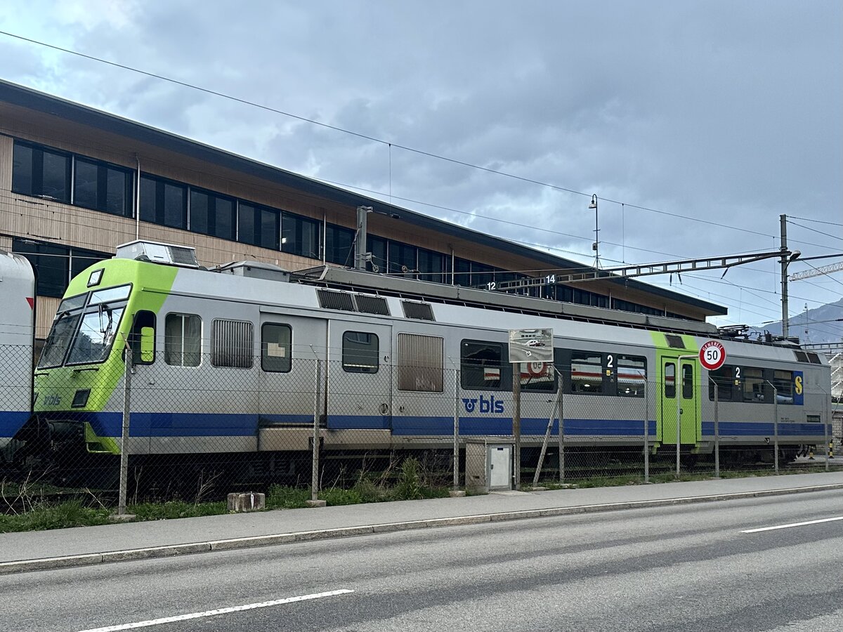 Der ausrangierte RBDe 565 731 (Bümpliz + Holligen) der BLS der am 23.3.24 in Bönigen abgestellt.
